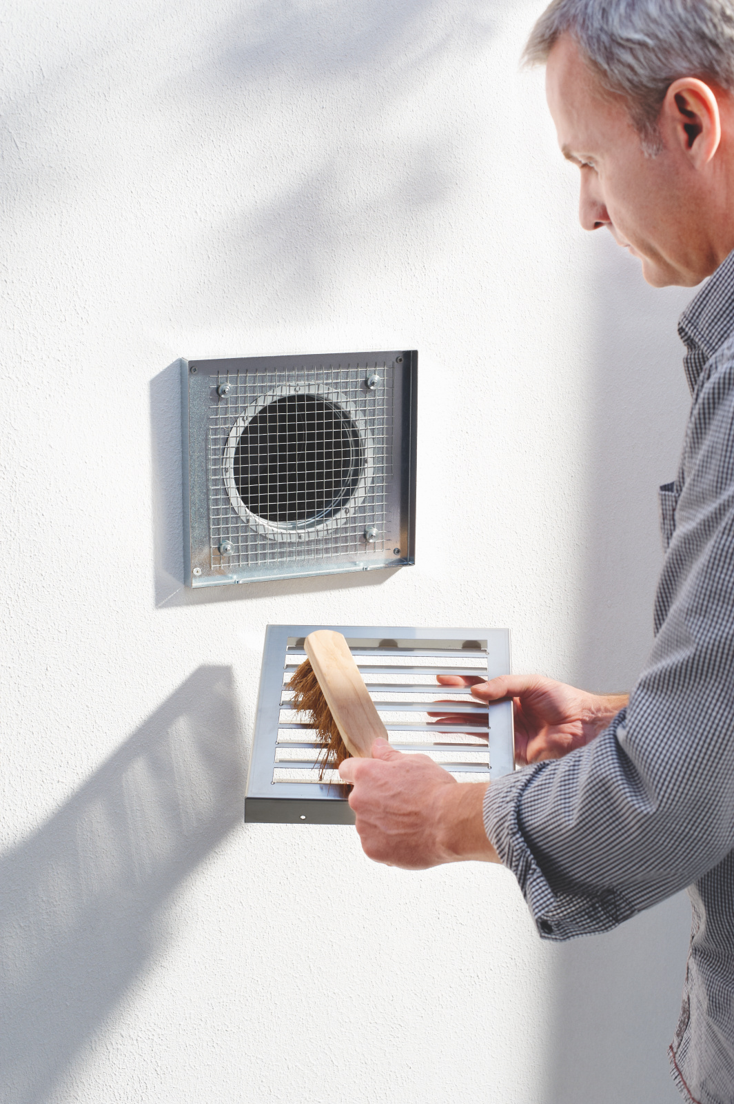 Photograph Zehnder ComfoEdge Comfortable indoor ventilation Front view